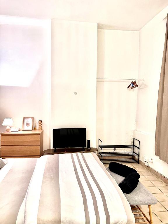 Postel nebo postele na pokoji v ubytování Elegant appartement Paris 9eme