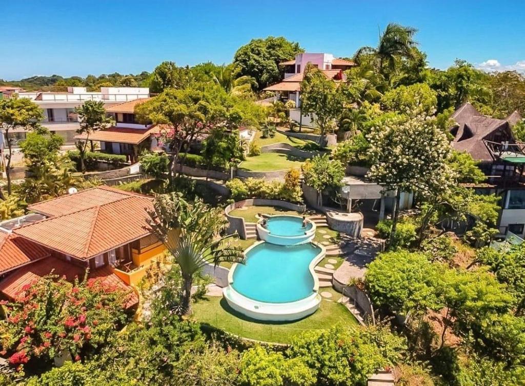 una vista aérea de una casa con jardín en Villa Giulia Morro, en Morro de São Paulo
