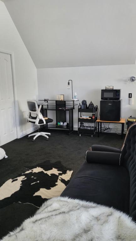 The Luxurious Manor - Very Large Bedroom with Private Ensuite - Resim 6