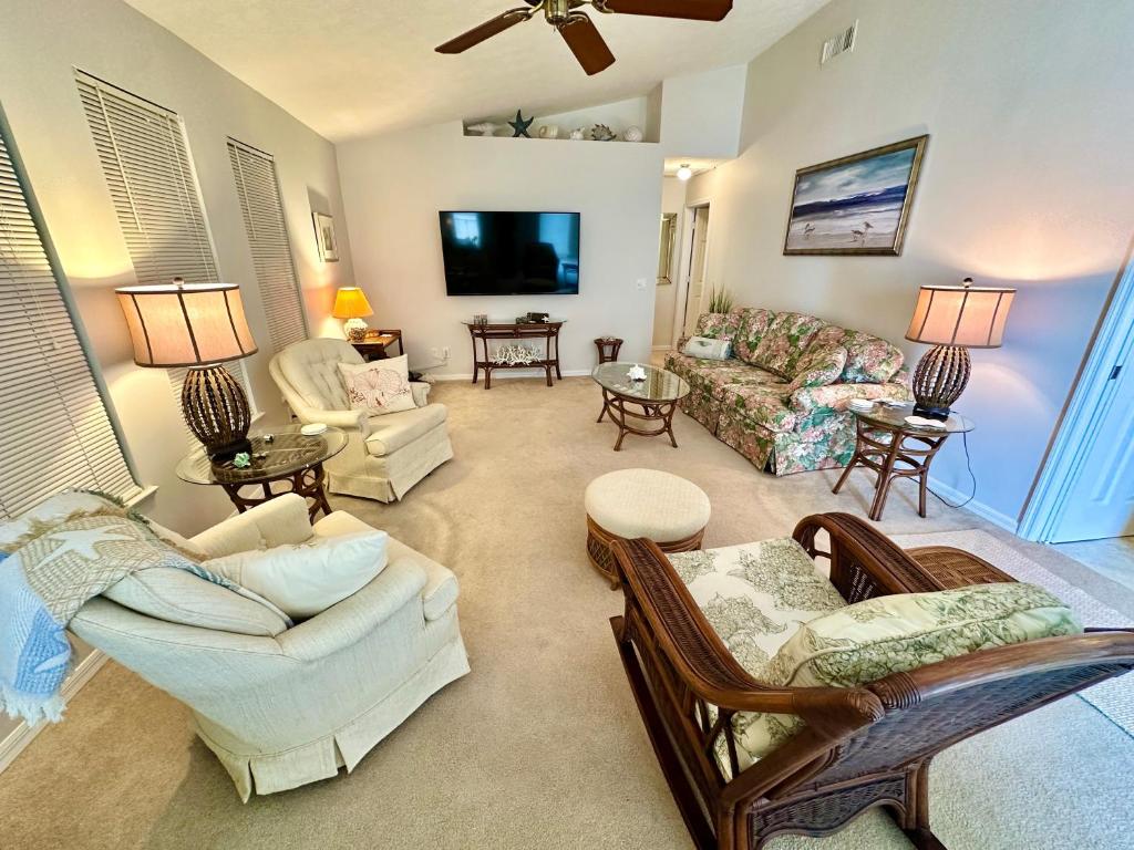 a living room filled with furniture and a flat screen tv at Coastal Adorable 2 Bedroom 1 Bath Beach Bungalow On Nettle Island Resort N1184 in Jensen Beach