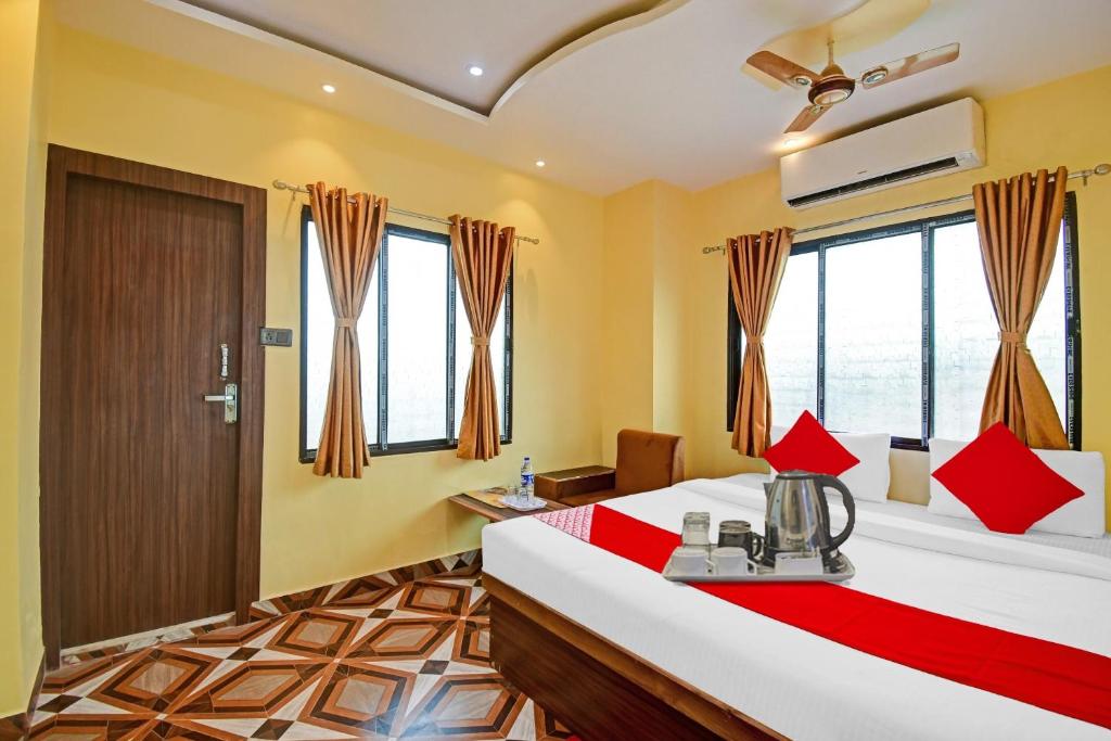 Ένα ή περισσότερα κρεβάτια σε δωμάτιο στο Hotel O Redwood Plaza