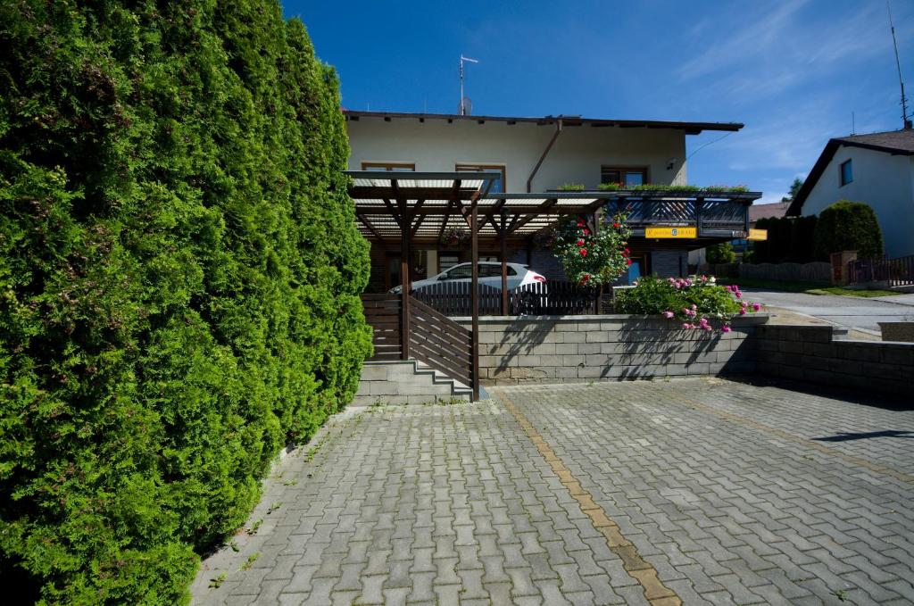 The building in which a vendégházakat is located