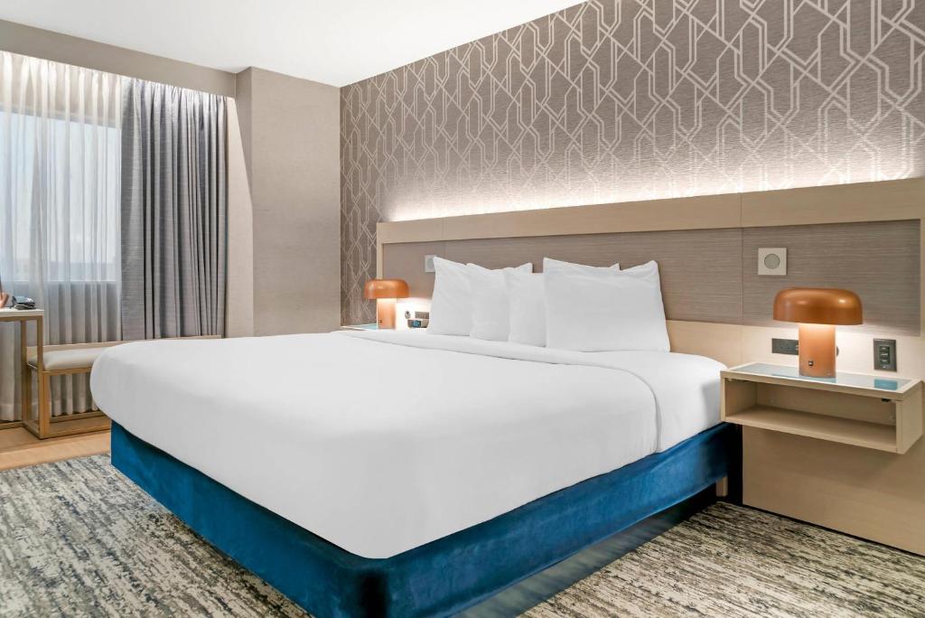 Radisson Plaza Hotel at Kalamazoo Center - 