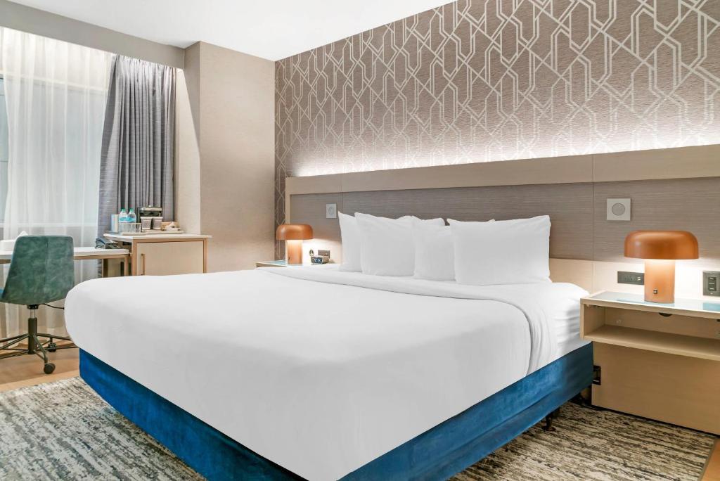 Radisson Plaza Hotel at Kalamazoo Center photo