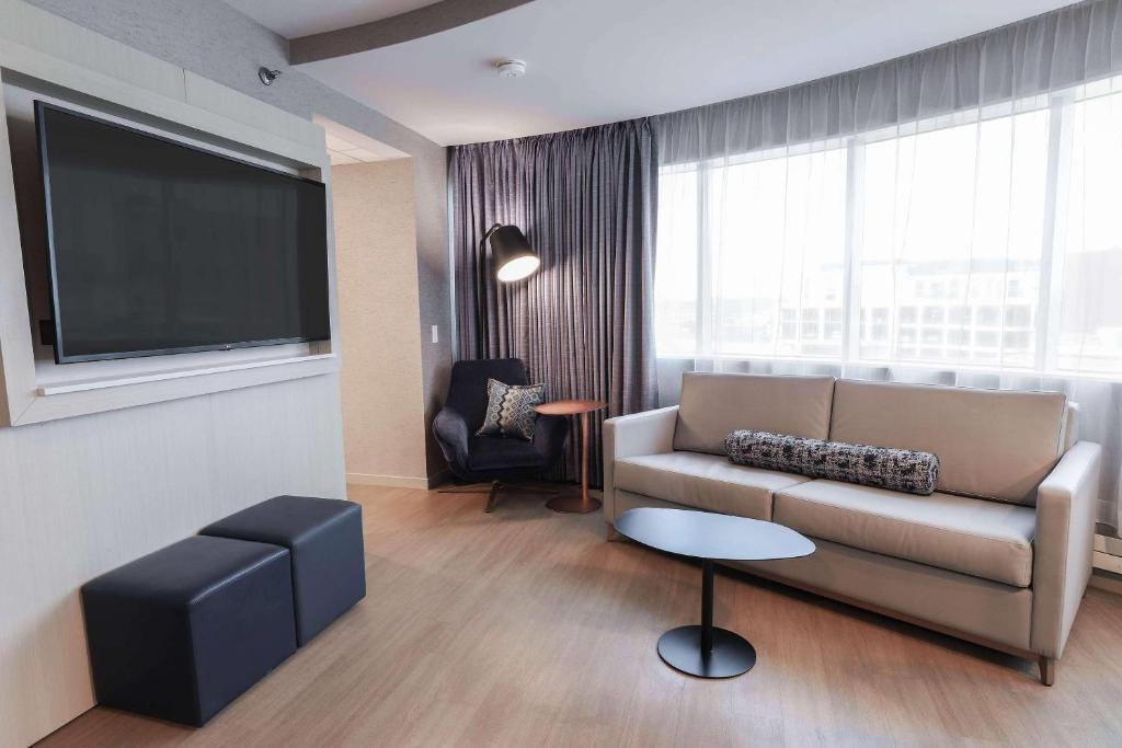 Radisson Plaza Hotel at Kalamazoo Center - 