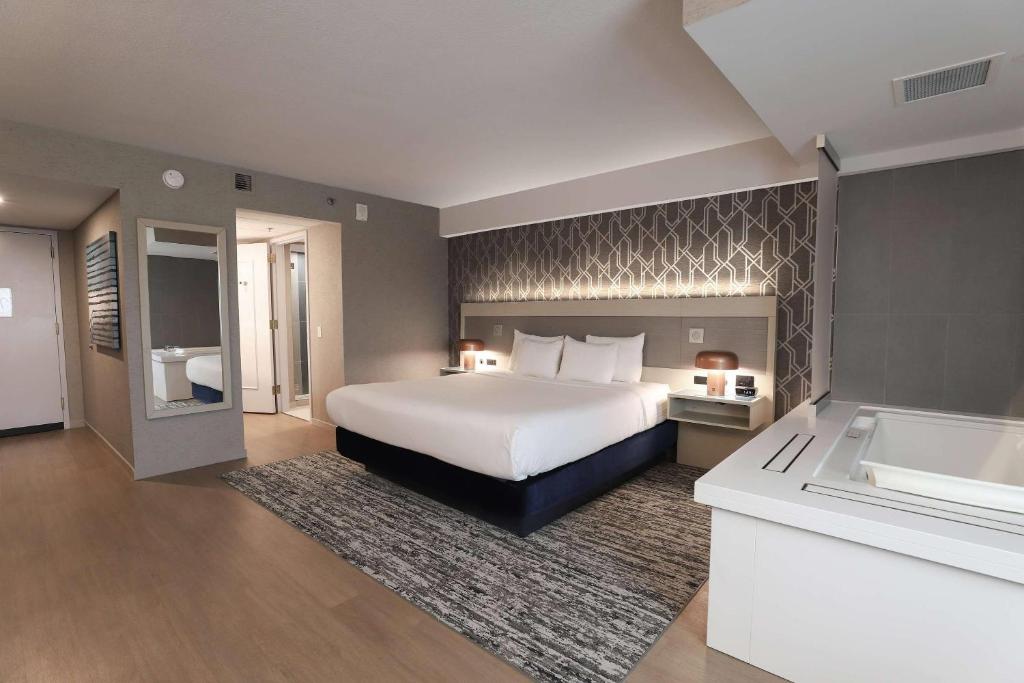 Radisson Plaza Hotel at Kalamazoo Center photo