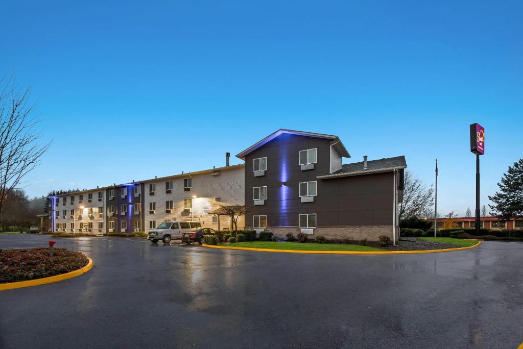 a building with a parking lot in front of it at Sleep Inn Kelso Longview in Kelso