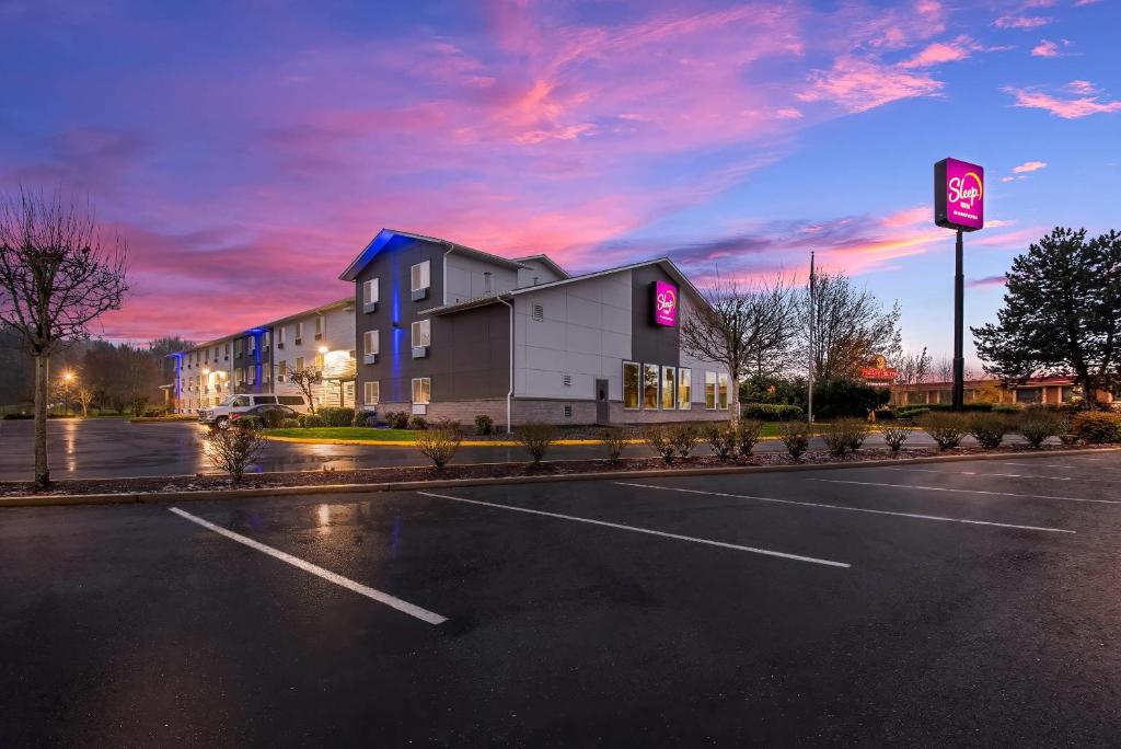 an empty parking lot in front of a building at Sleep Inn Kelso Longview in Kelso