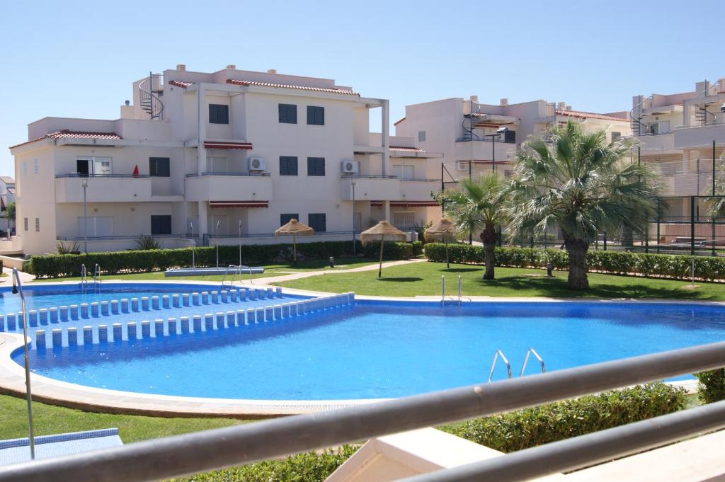 a large swimming pool in front of a building at Marineu Las Arenas in Alcossebre