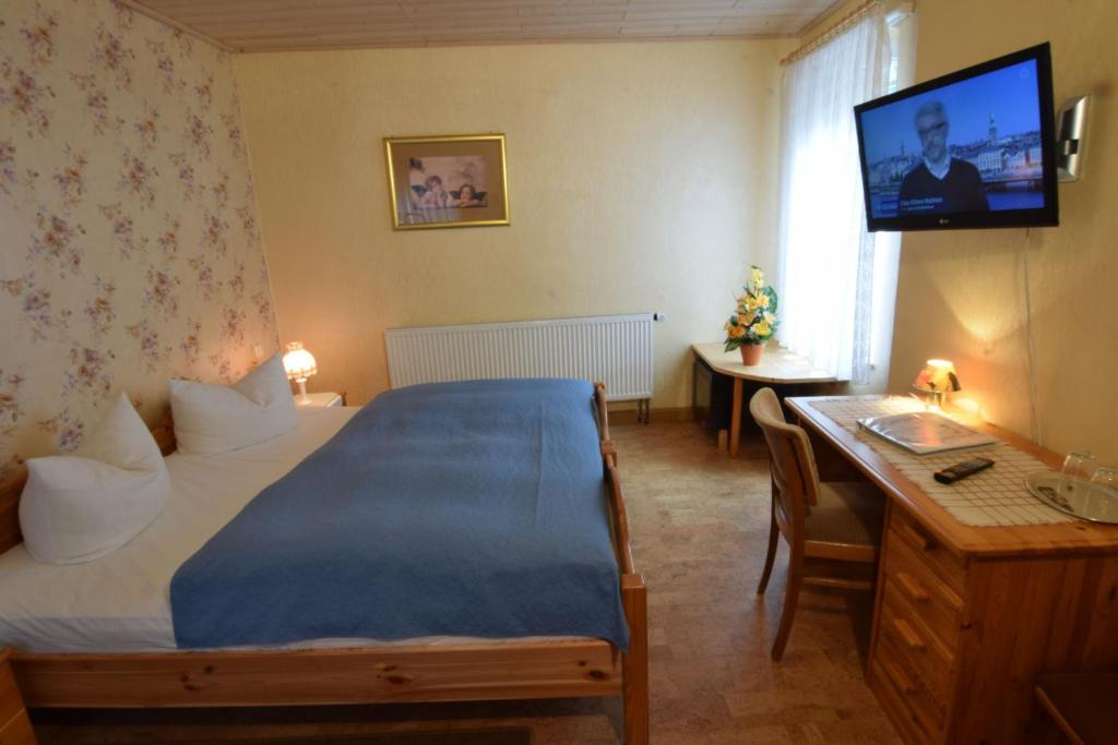 Postel nebo postele na pokoji v ubytování Hotel & Gasthof Garküche