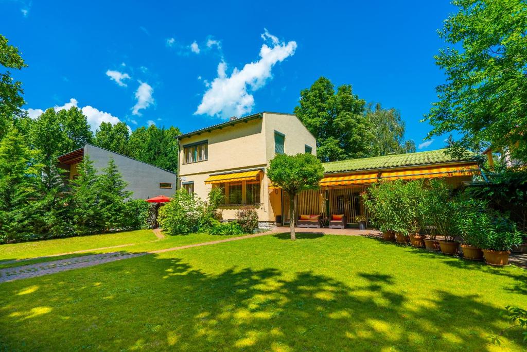 Vonkajšia záhrada v ubytovaní Villa Mária Vendégház