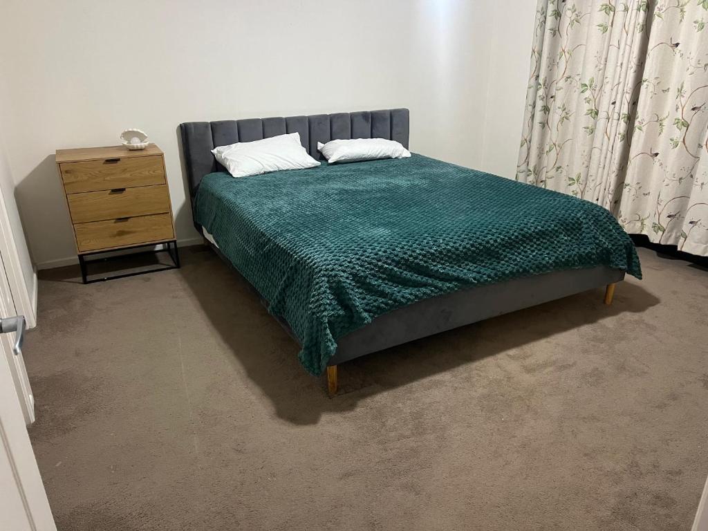 Postel nebo postele na pokoji v ubytování Easy Access accomodation