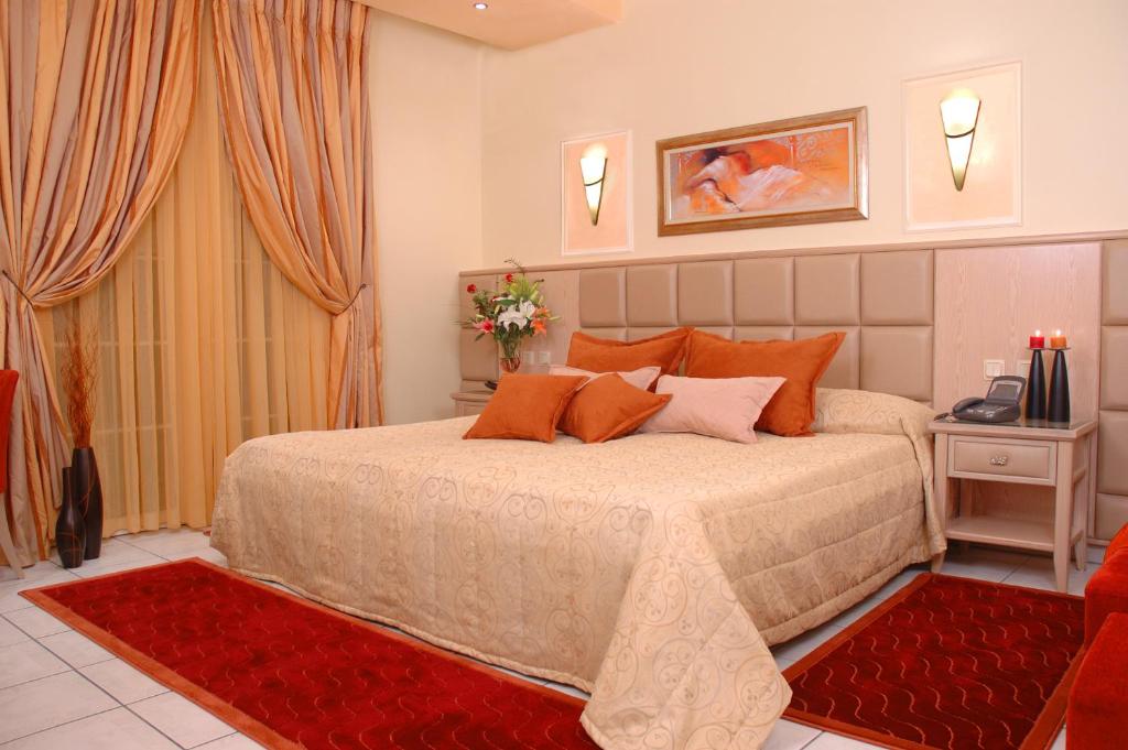 Postel nebo postele na pokoji v ubytování Hotel Strass