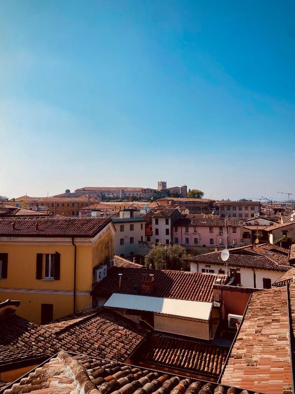 a view of a city with roofs and buildings at Maison Mavino in Desenzano del Garda