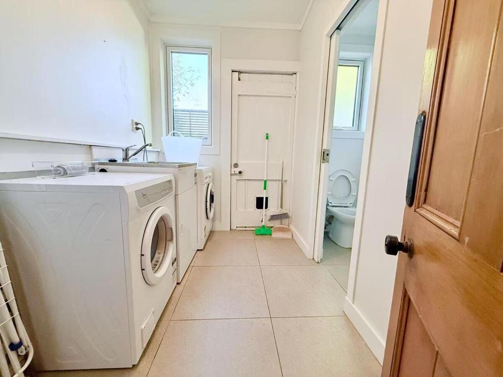 4Brm1Bath - heart of Mt Eden - Resim 11