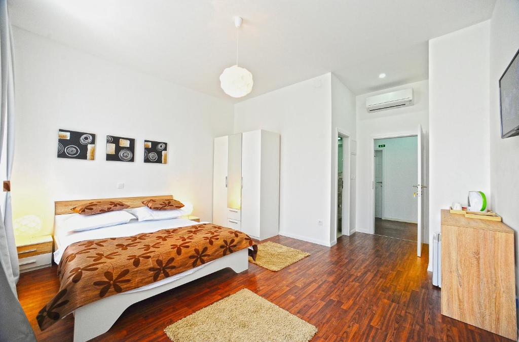 Postel nebo postele na pokoji v ubytování Valenti rooms