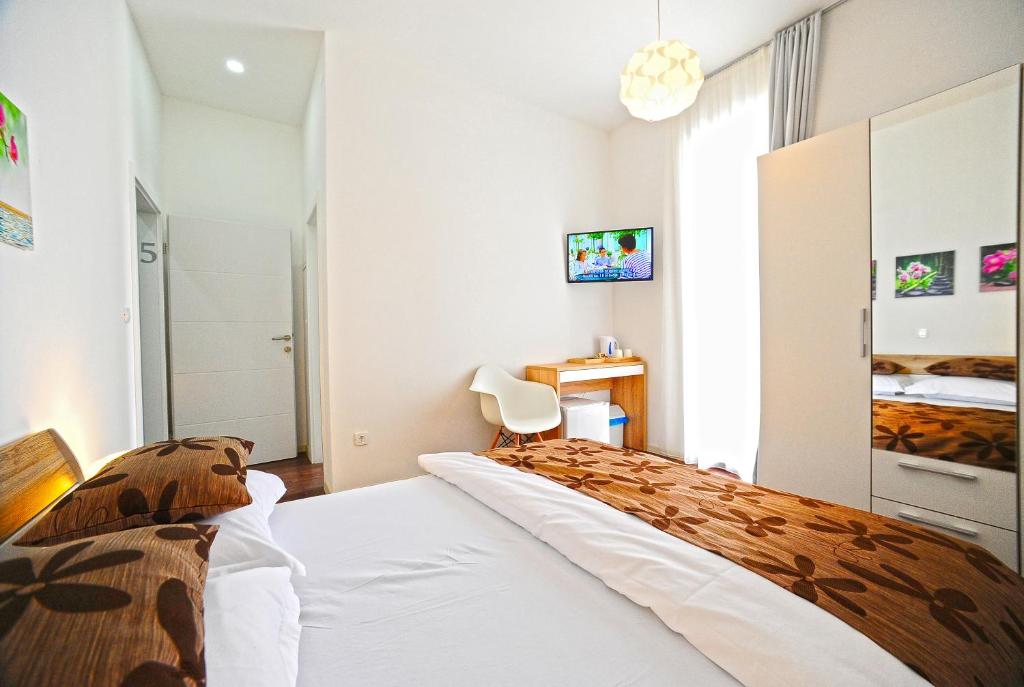 Postel nebo postele na pokoji v ubytování Valenti rooms
