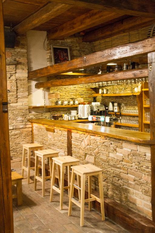 Lounge nebo bar v ubytování Restaurace & Penzion U Tří Jasanů