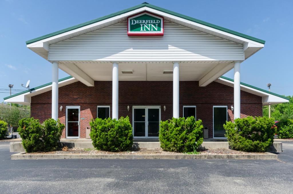 alderman inn sign on the front of a building at Deerfield Inn in Parsons