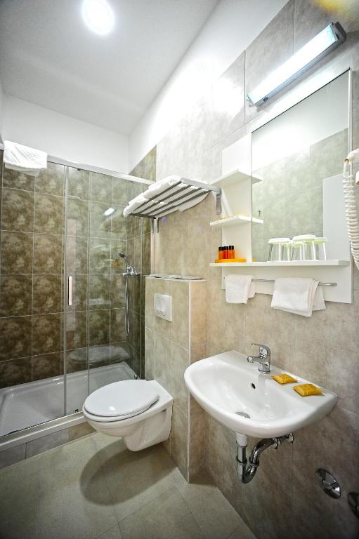 Koupelna v ubytování Valenti rooms