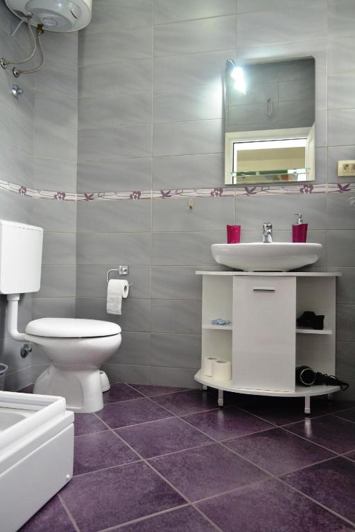 Kupatilo u objektu Apartments Parapid