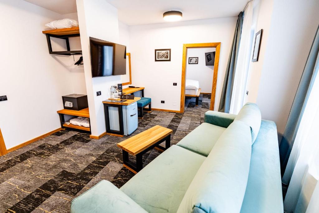 HOW Boutique and Hotel - Resim 4