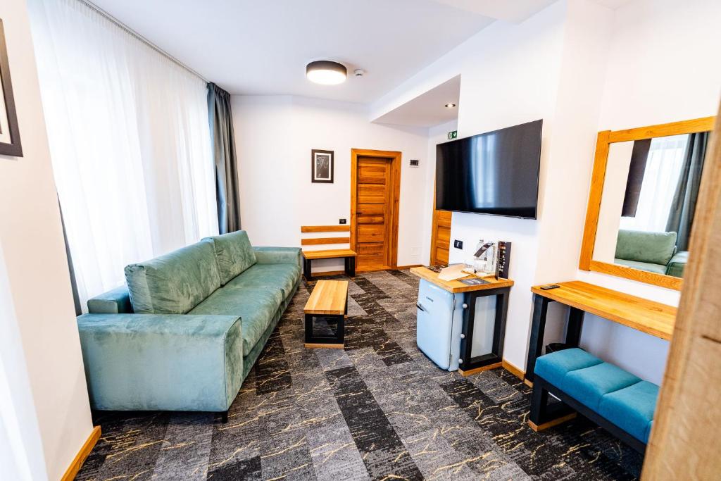 HOW Boutique and Hotel - Resim 5