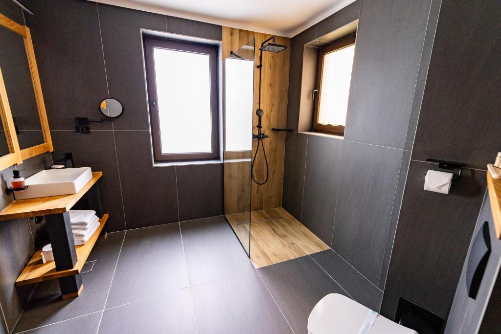 HOW Boutique and Hotel - Resim 11