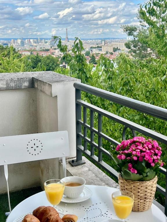 Balkón nebo terasa v ubytování Élégant apt avec vue Tour Eiffel & parking privé