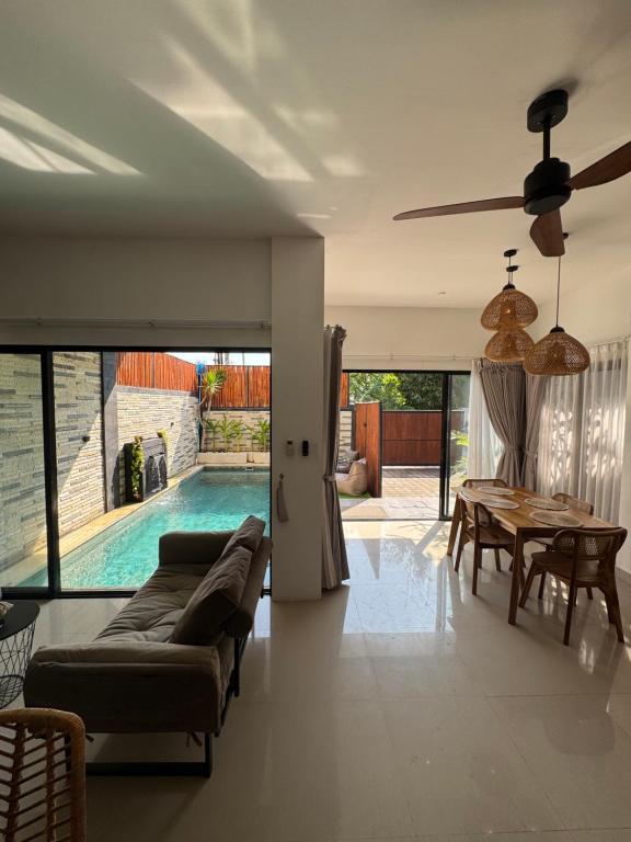 Hồ bơi trong/gần Villa Eviana