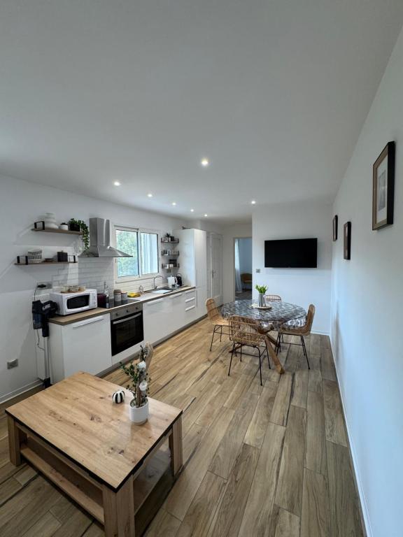 O bucătărie sau chicinetă la Appartement Lumière & Nature Cœur d Albitreccia