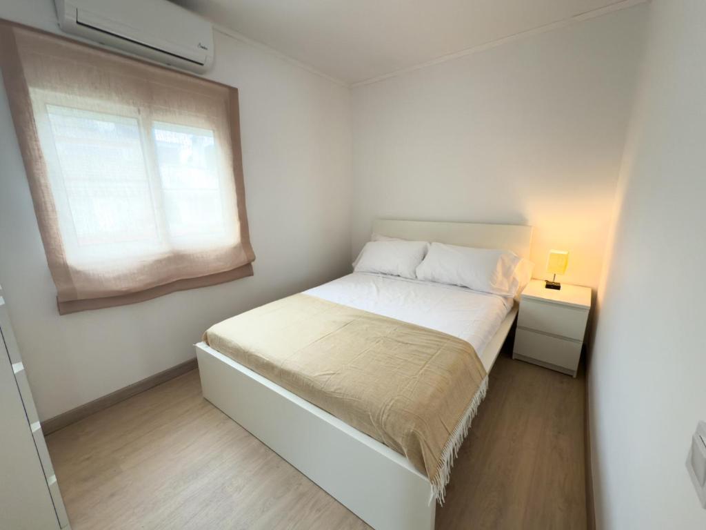 Postel nebo postele na pokoji v ubytování 111 - Beachside Renovated 1BR apt 5 min from Beach