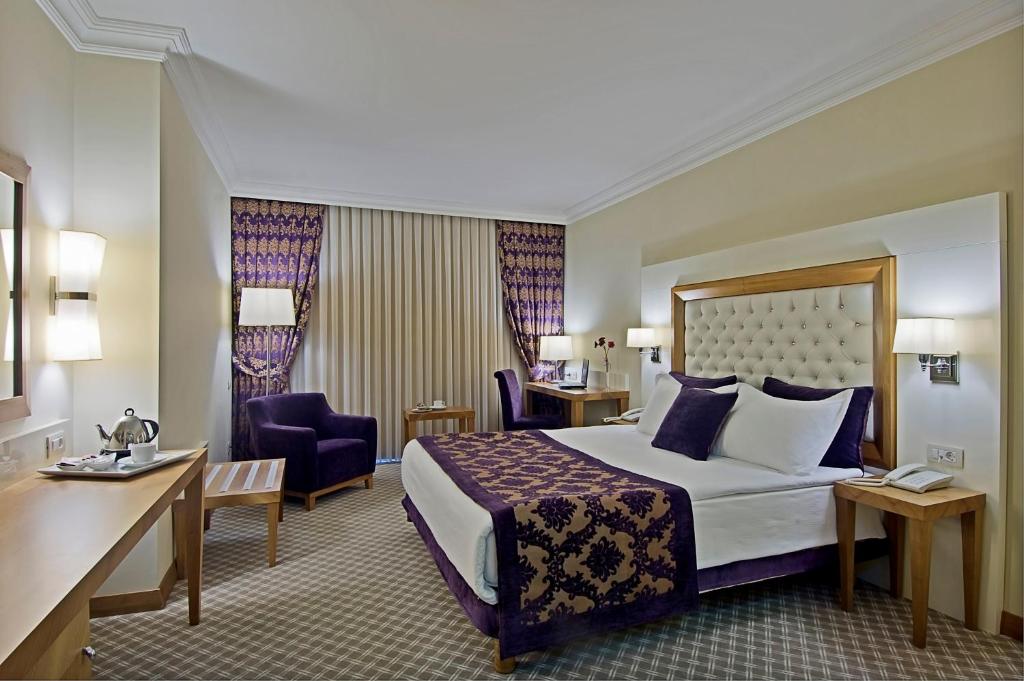 A seating area at Tugcu Hotel Select