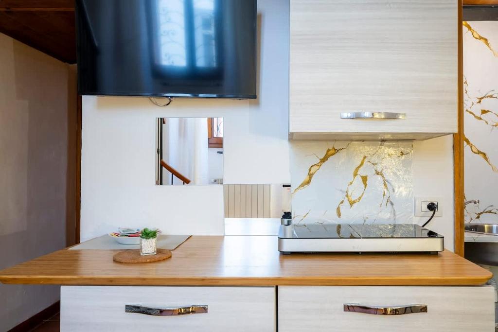 2 - Monolocale silenzioso a due passi dal centro - Resim 6