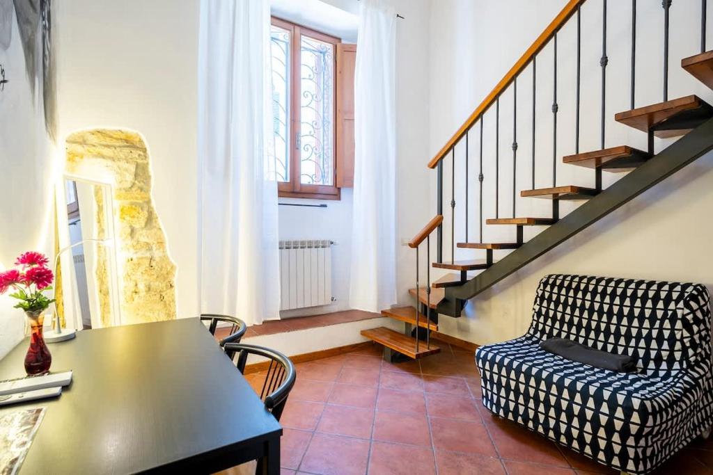 2 - Monolocale silenzioso a due passi dal centro - Resim 11