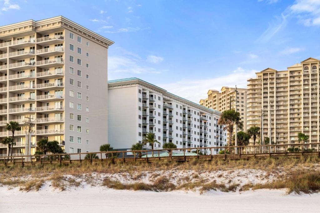 a row of apartment buildings next to the beach at Club Wyndham at Majestic Sun in Destin