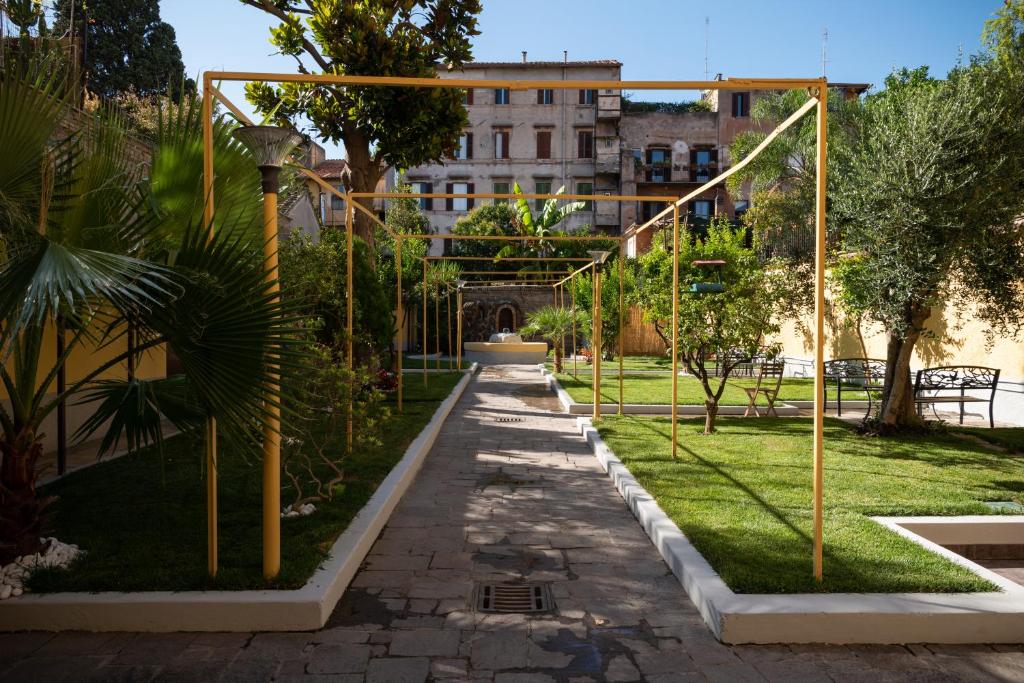 Κήπος έξω από το Residenza Leone XIII