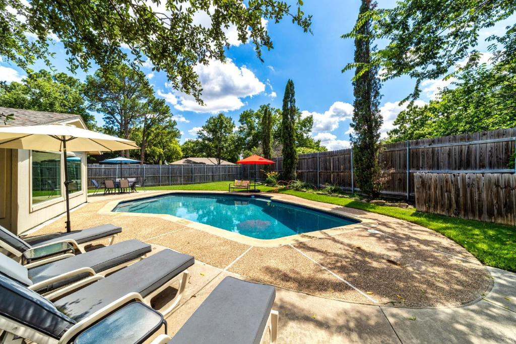 Πισίνα στο ή κοντά στο Private Pool, Entire House, In the Center of DFW