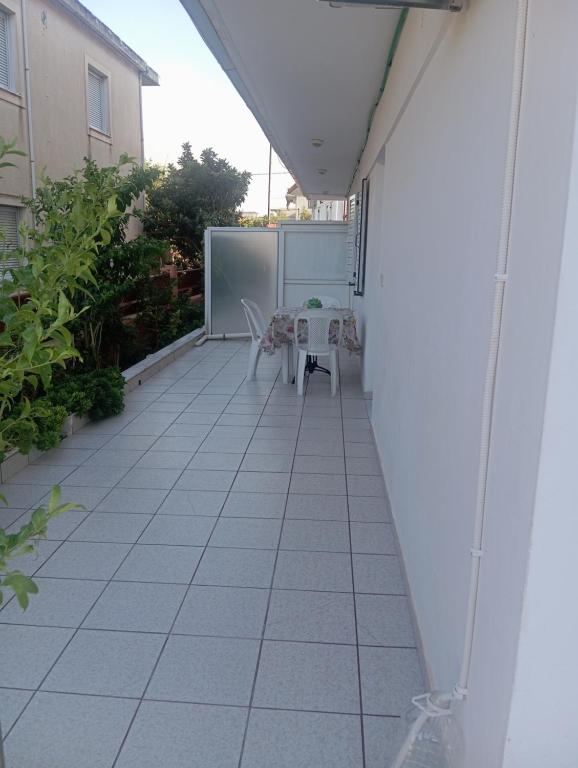 an outdoor patio with a table and a table at Ευρυχωρο ισόγειο διαμέρισμα in Moláoi