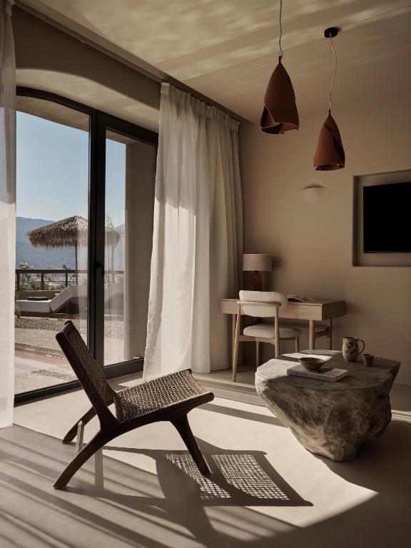 Travel Proud Sustainability certification Tella Thera, a Member of Design Hotels - Suite Superior Con Terrazza Privata E Vista Montagna