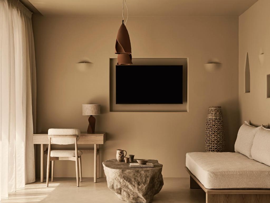 Travel Proud Sustainability certification Tella Thera, a Member of Design Hotels - Suite Deluxe Con Piscina, Terrazza E Vista Parziale Sul Mare