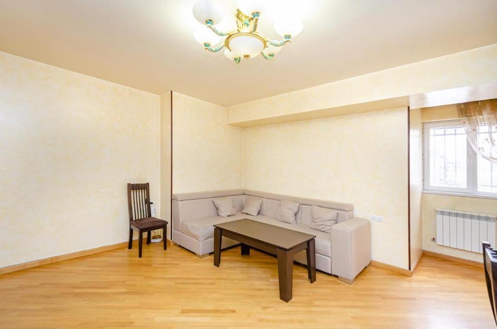تصویر اتاق‌های 15A7Great apartment in the very center of Yerevan - تصویر ۲