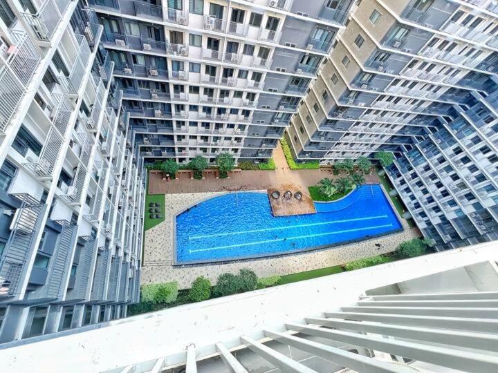 马尼拉Shore 2 condo Pool view Beach vibes near SM MOA的相册照片