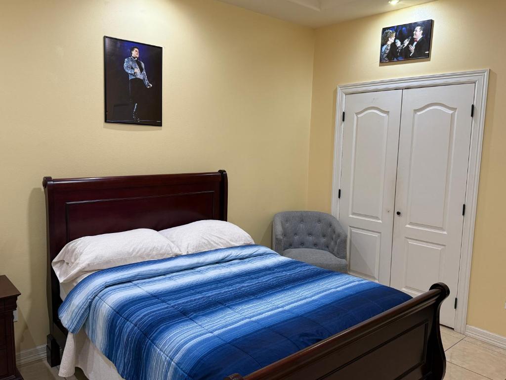 Room, Private Restroom and Entrance photo