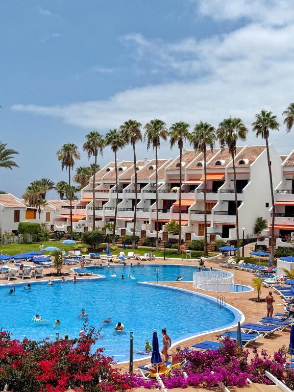 Parque Santiago II - modern studio Las Americas - heated pool, 250m to the beach