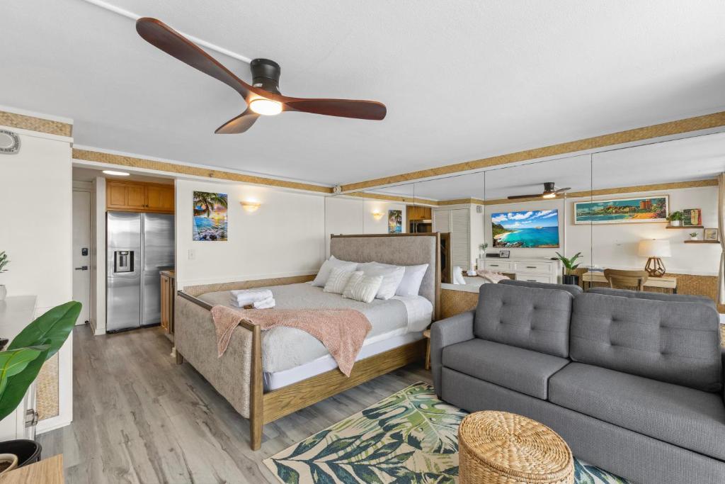 Χώρος καθιστικού στο Hale Nalu Waikīkī Studios Ocean View King Size Bed