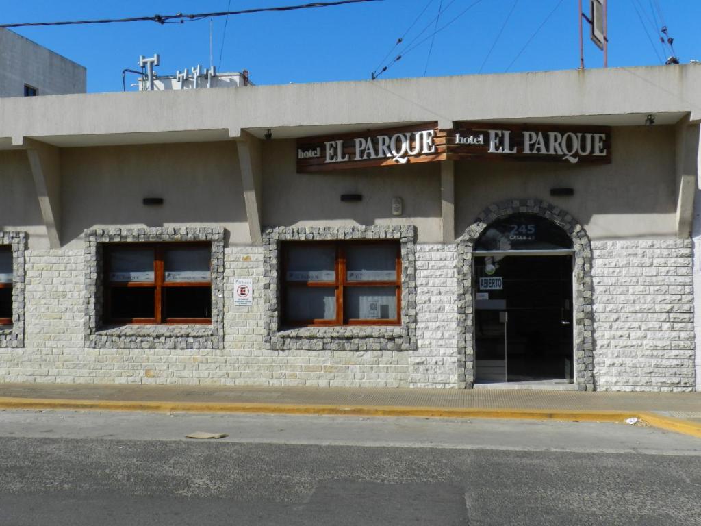 The facade or entrance of Hotel El Parque