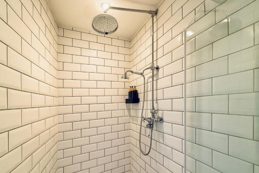 Canal Side Luxury Apartment in Leeds City Centre Sleeps 3 2