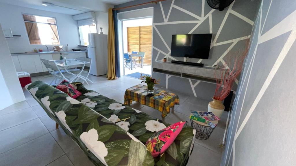 Dapur atau dapur kecil di Appartement bord de mer Kay Dominik
