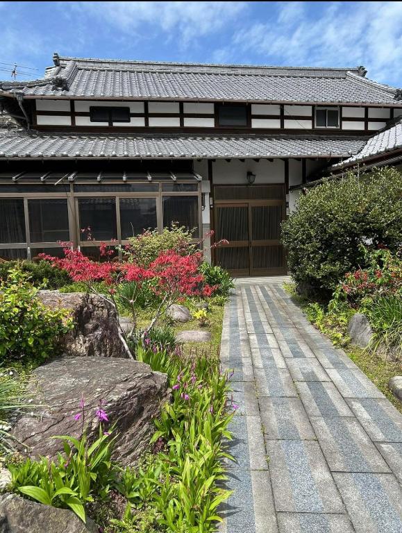 a house with a pathway in front of it at Kouan 功庵 in Matsuyama